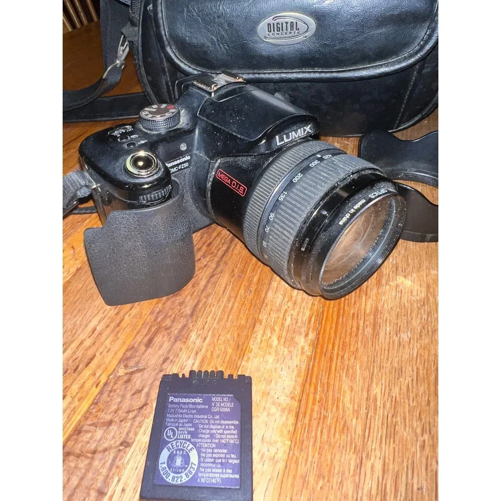 Panasonic Lumix DMC-FZ50 Digital Camera 12x Optical Zoom Leica Lens Bundle Bag